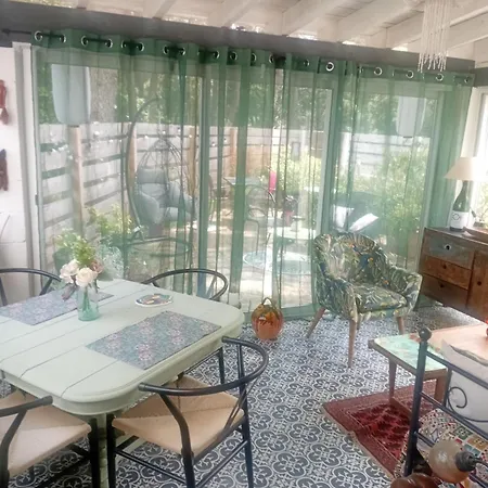 La Maison Des Pins Πανσιόν